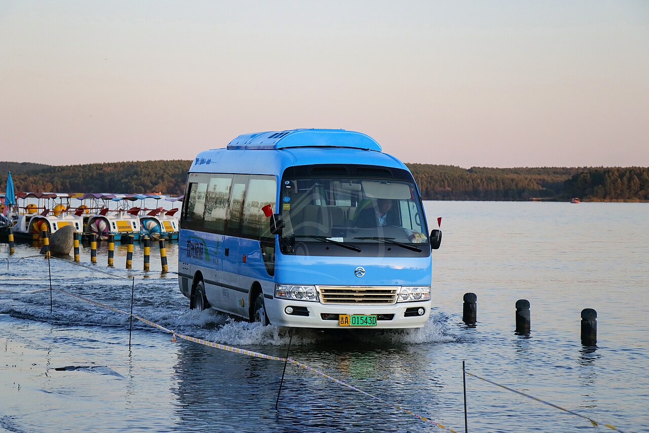 A tourist sightseeing coach in a Chinese scenic area